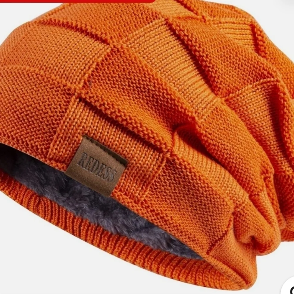 NWOT REDESS beanie hat unisex warm knit slouchy